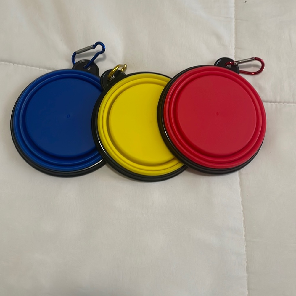 💙3 pet food/water bowls red,blue,and yellow💙